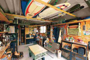 男のロマン溢れる倉庫部屋の作り方！賃貸でギアを魅せるストイック収納
